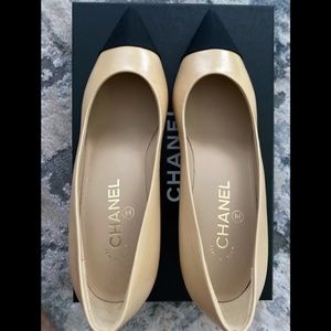 UNICORN ALERT—Chanel Beige pumps with pearl- NWT